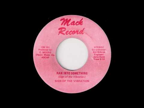 Sign Of The Vibration - Ran Into Something [Mack] 1976 Deep Funk 45 Video