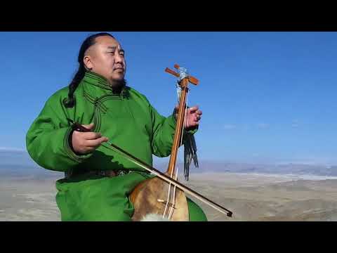 Mongolian throat singing on a huge rock (Batzorig Vaanchig)