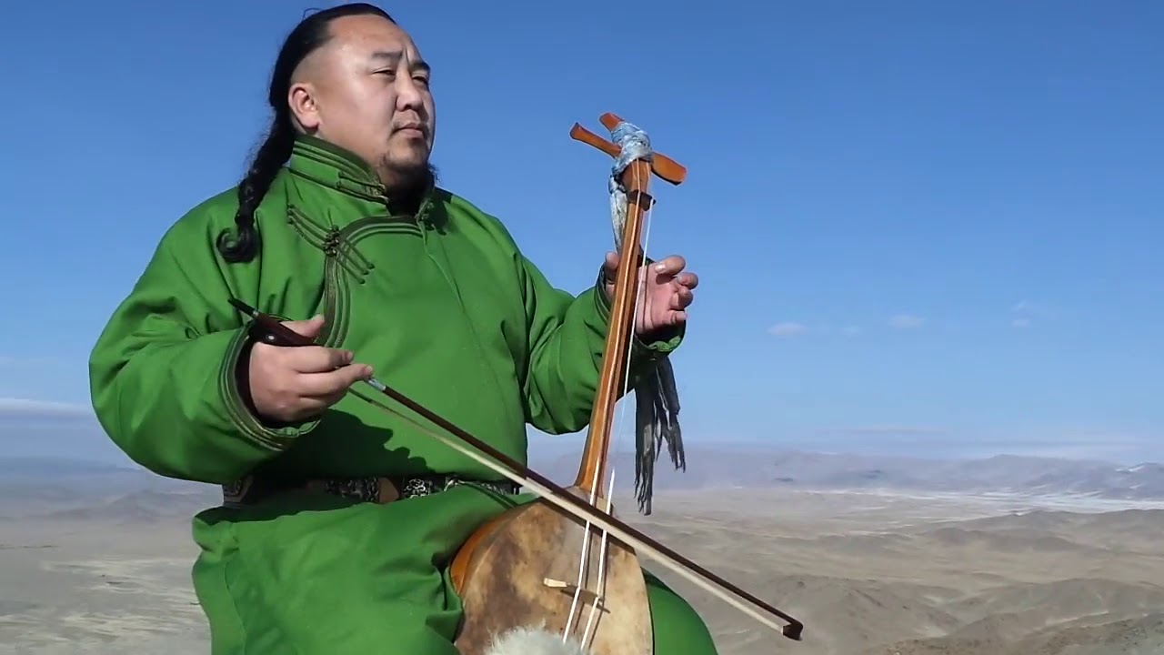 Mongolian throat singing on a huge rock (Batzorig Vaanchig)