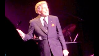 Tony Bennett - A Little Street Where Old Friends Meet