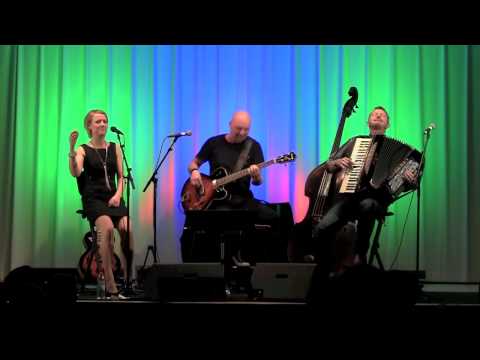 Bengan, Linda & Lars perform Chorinho pra Sivuca by Ulf Wakenius