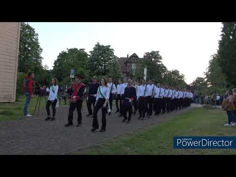 Einmarsch zur Fahnenübergabe durch den Bgm zum Schützenfest 2023 Eicklingen