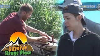 [&#39;JINWOO&#39; In Kamchatka, Russia] A Russian&#39;s Filleting A Salmon For Them 20170903
