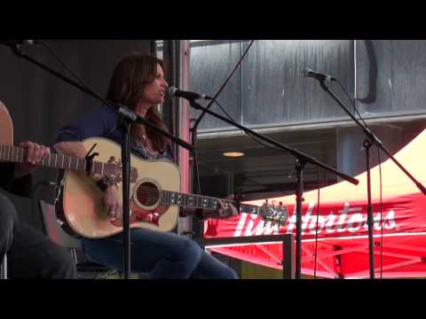 TERRI CLARK - BETTER THINGS TO DO - CCMA - FANFEST - 2009 - VANCOUVER