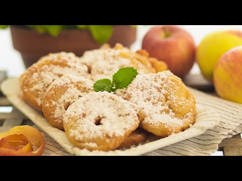 Apfelspeitel/ Apple in a dressing gown