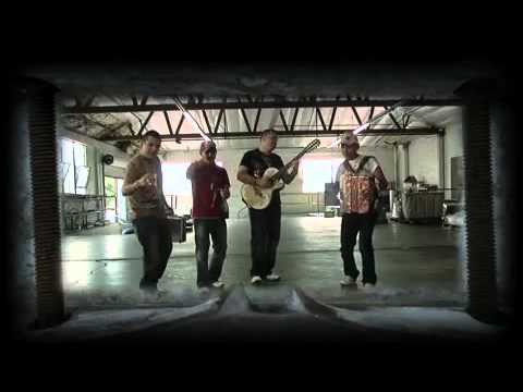 EL KOMANDER - LOS BUITRES DE CULAICAN - El Corrido del Invalido - Video Oficial