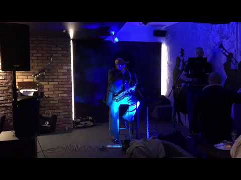 TOMÁŠ BOTLÓ V MOMO BARE 26.10.2019