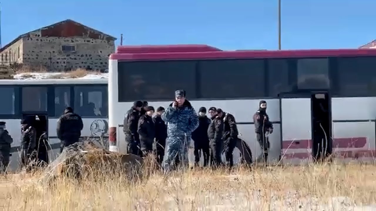 Ավտոբուսով բերետավորներ՝ Նորատուսի ճանապարհին