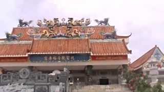 preview picture of video 'Kanchanaburi, and the River Kwai Bridge, and Kuang Im Chinese Temple, Thailand. ( 18 )'