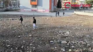 CUMHURİYET ORTAOKULU ÖĞRENCİLERİ KAPALI SPOR SALONLARINI GERİ İSTİYOR,