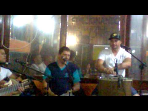 a amizade sai de baixo