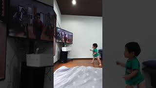 我が家で1日8万回見る変なダンス赤ちゃん #shorts #赤ちゃんのいる生活 #赤ちゃん #Bruno Mars #かわいい