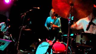 Deerhoof - &quot;Dummy Discards a Heart&quot; (Live)