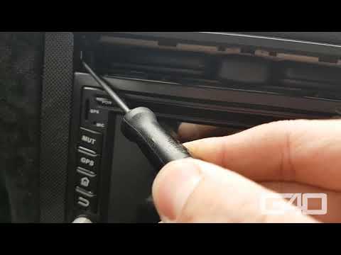 🇩🇪 VW Golf IV Kurzvideo 1 - Getränkehalter und Schalter ausbauen