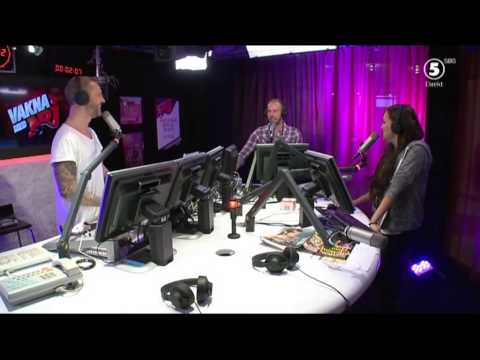 Izza skrattar inte med Martin - VAKNA med NRJ