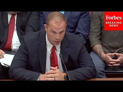 David Grusch: Mir wurde von einem „Multi-Jahrzehnte-UAP-Absturzbergung und Reverse-Engineering-Programm" berichtet