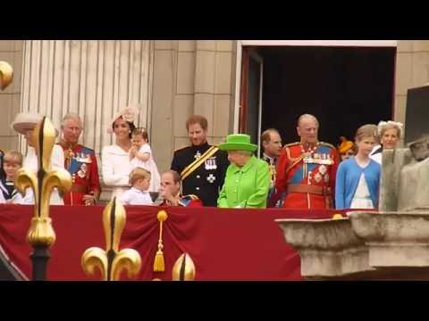 Royal Family gathers on Buckingham Palace balcony