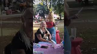 ACOMPAÑANDO A MI HIJA TALIA EN LA FIESTA SANTAFESINA DEL PONCHO JUNTO A SU STAND👇🏻PINTO GLITTER💃👑🍾😂