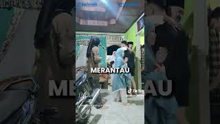Download lagu Touching Moment, Migrant Child Comes Home to Surprise Parents When Returning from Tarawih mp3 Download lagu Touching Moment, Migrant Child Comes Home to Surprise Parents When Returning from Tarawih mp3