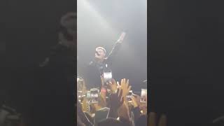 PHORA ___ R U STILL⚘