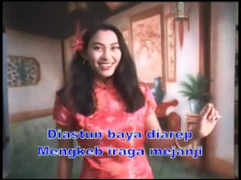 Lagu Bali " Ngindang di Langit "    Voc : Ayu Stiati (Alm)