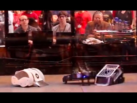 FRA Q8 - Legion v Clank 3 v Thumper - RC Combat Robot Wars - 2015 RC World Championships