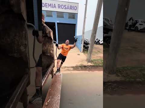 Özellikle sizler için bir başka hit parça daha! Hadi, yorumlarda şarkıcıyı etiketleyelim millet!