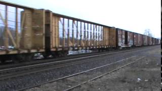 preview picture of video 'Train Through Macungie With BNSF Engine Trailing'