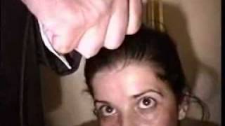 19960701.CAN.ARA.SARA.HUILE.COULE.MAINS