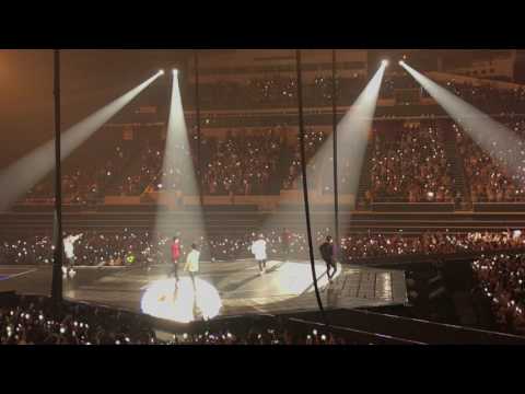 [FANCAM] 170402 The EXOrDium in Singapore - Lucky + Run