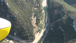 preview picture of video 'Vol au dessus des gorges de l'Ardèche.'