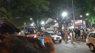RCB team bus entering Chinnaswamy Stadium - Virat Kohli in the front seat #Bangalore #IPL