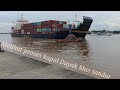 Proses Sandar Kapal Kontainer Dayak Mas KARRATHA BAY Membawa Peti Kemas