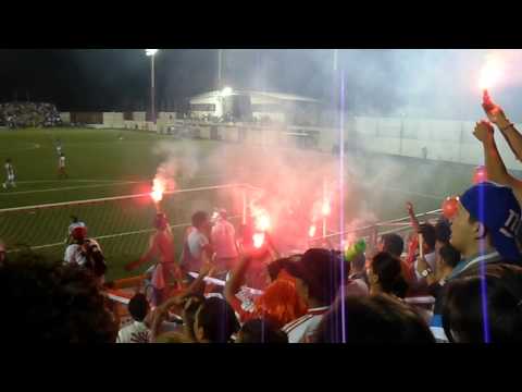 "BARRA KAMIKAZE ALENTANDO AL TREN &quot;BENGALAS&quot; &quot;QUE DIFERENTES SOMOS&quo" Barra: Barra Kamikaze • Club: Real Estelí • País: Nicaragua