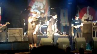 DEF CON DOS - Basta de buen rollo (Granada)