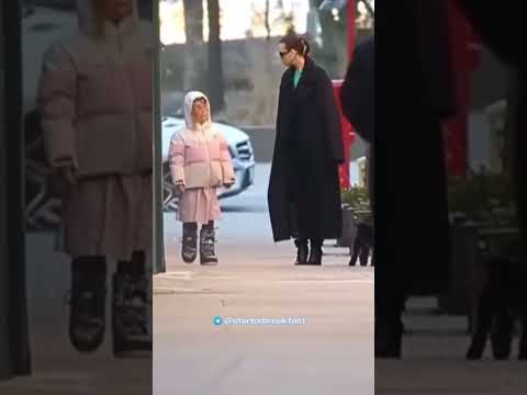 Дочь Ирины Шейк и Брэдли Купера – Леа не любит понедельники, да и в целом утро ☀️ Поддержим?