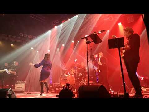 Saija Tuupanen & eXmiehet - Mä rytmisi tunnen