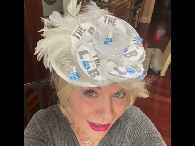 Vídeo relacionado con Nancy Wilson (Make Up) Big Head. Máscara más Grande Que la Vida.