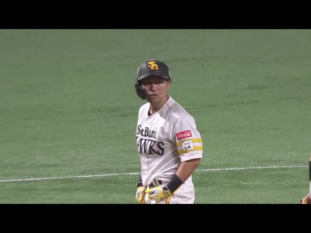 【1回裏】頼れるベテランの一打!! ホークス・中村晃 貴重な先制点となるライトへのタイムリー3ベース!! 2025年10月18日 福岡ソフトバンクホークス 対 北海道日本ハムファイターズ