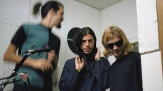 伝説に残るライブ 90年代伝説のニルヴァーナ再集結〝カートの顔タトゥー〟ボーカルに大反響 メンバーも嬉しそう ファンを決して失望させないパフォーマンス