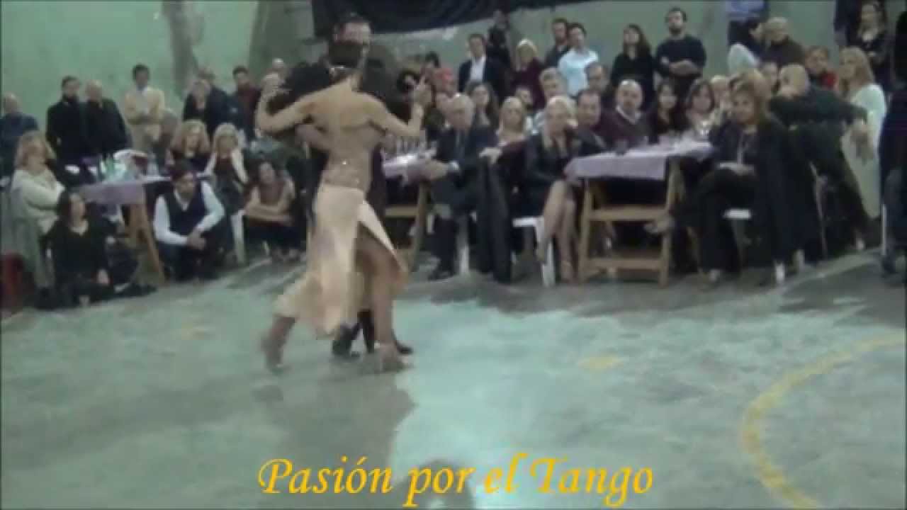 LORENA ERMOCIDA y PANCHO MARTINEZ PEY Bailando el Tango TORMENTA en la MILONGA DEL MORAN