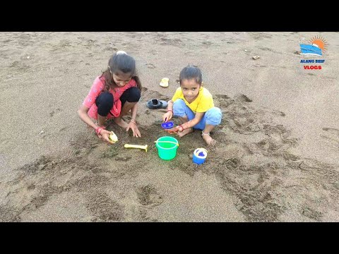 Hetvi & Khushi Playing //