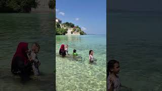 Zoya dan ibrahim berada di pantai kaluku