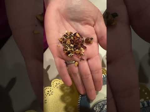 Hot tea on a hot day? Let’s switch it up! #chapterstea #tearoom #catcafe #cats #tea #bookish