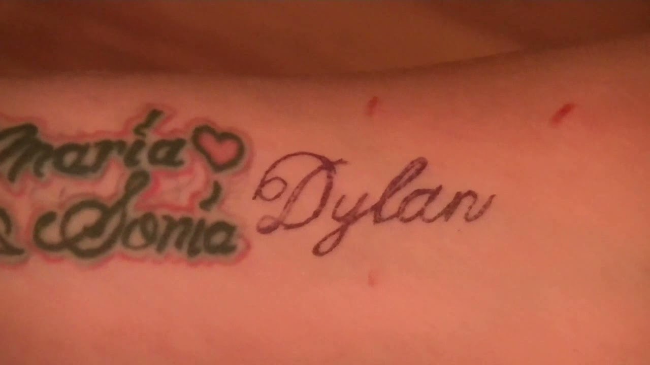 TATUAJE Nombre Dylan en antebrazo