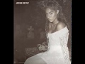 Jessie Reyez Coffin without Eminem von