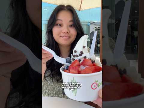 Pinkberry birthday treatđŠđđ«đ«#froyo #pinkberry #birthday #birthdaytreat #birthdayfreebie