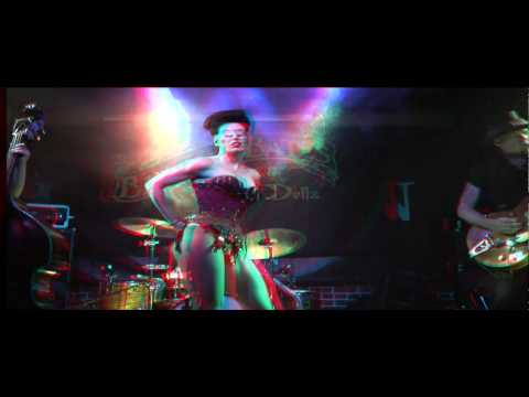 Big John Bates "Rattle On"  with Little Miss Risk in 3D.