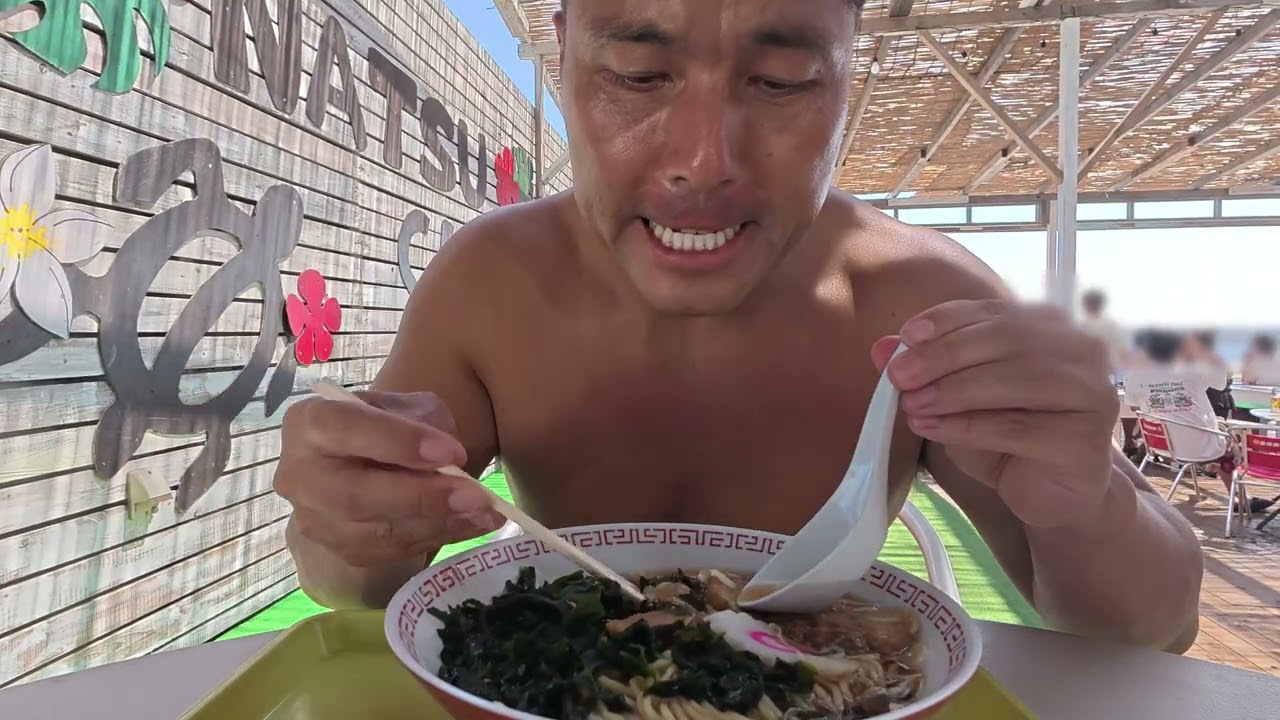 茅ヶ崎サザンビーチで真夏の海を満喫！海の家で食べる絶品グルメ旅【Vlog】湘南海水浴 海の家「夏倶楽部」 ロコモコ・わかめラーメン・しらすピザ