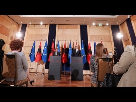 Report TV - "Drejtësia" Hahn: Dialog pa kushte, Rama: Ftoj PD në tryezë